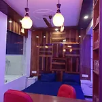Hotel The Leaf Residency