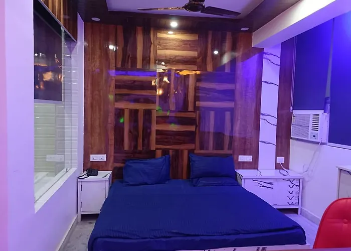 Hotel The Leaf Residency